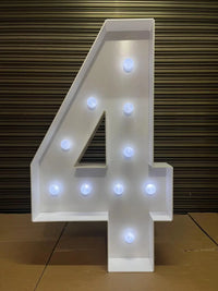 Chiffres lumineux géants 120 cm en carton mousse, blanc chaud ou blanc froid