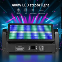 Stroboscope LED à tête mobile – panneau allumé en vert et bleu