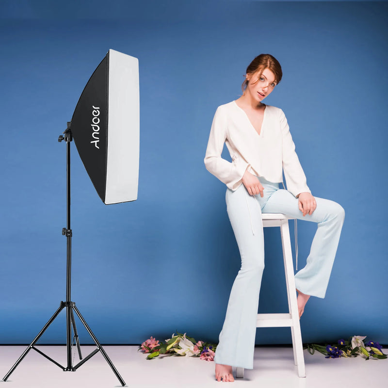 Kit softbox LED bicolore – portrait en studio avec une softbox sur pied
