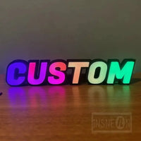 Lettres boîtier 3D – lettres violettes et vertes vues de face