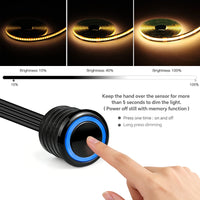 Ruban LED tasseau bois noir – variation de la luminosité à la main sur l'interrupteur tactile