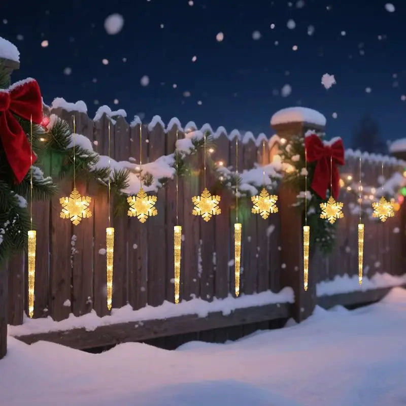 Rideau lumineux flocons et glaçons de Noël – rideau lumineux sur une clôture enneigée
