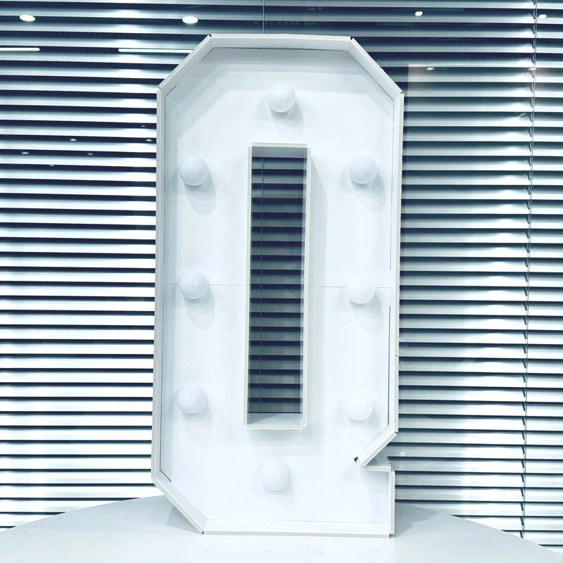 Lettre lumineuse géante 91,5 cm – lettre Q