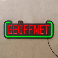 Panneau lumineux OPEN – modèle GEÖFFNET rouge, cadre vert, 55 x 20 cm