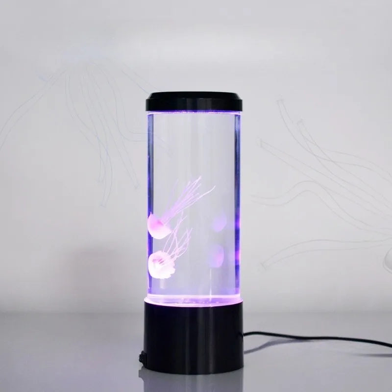 Aquarium méduse lumineux – lampe allumée en violet posée sur une table, avec son câble