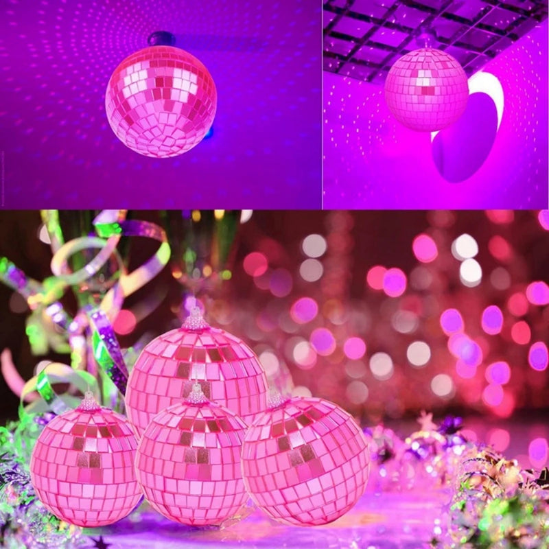 Boules à facettes déco en lot – boules roses suspendues dans une pièce violette