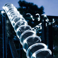 Guirlande LED tube de corde – tube lumineux blanc sur une rambarde